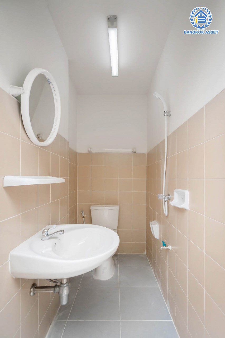 บ้านมือสองตกแต่งใหม่ ม.คาซ่าวิลล์ ราชพฤกษ์-รัตนาธิเบศร์2 แบรนด์ Q.House ต่อเติมครบพร้อมเข้าอยู่ เนื้อที่ 63 ตร.ว. ฟังก์ชันจัดเต็ม 3 ห้องนอน 4 ห้องน้ำ 1ห้องแม่บ้าน จอดรถได้ 2 คัน บนทำเลศักยภาพ ติดถนนราชพฤกษ์ และเพียง 10 นาทีถึงรถไฟฟ้า "สถานีบางรักน้อยท่าอิฐ"